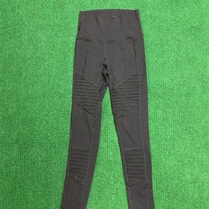 Aritzia TNA black ribbed leggings